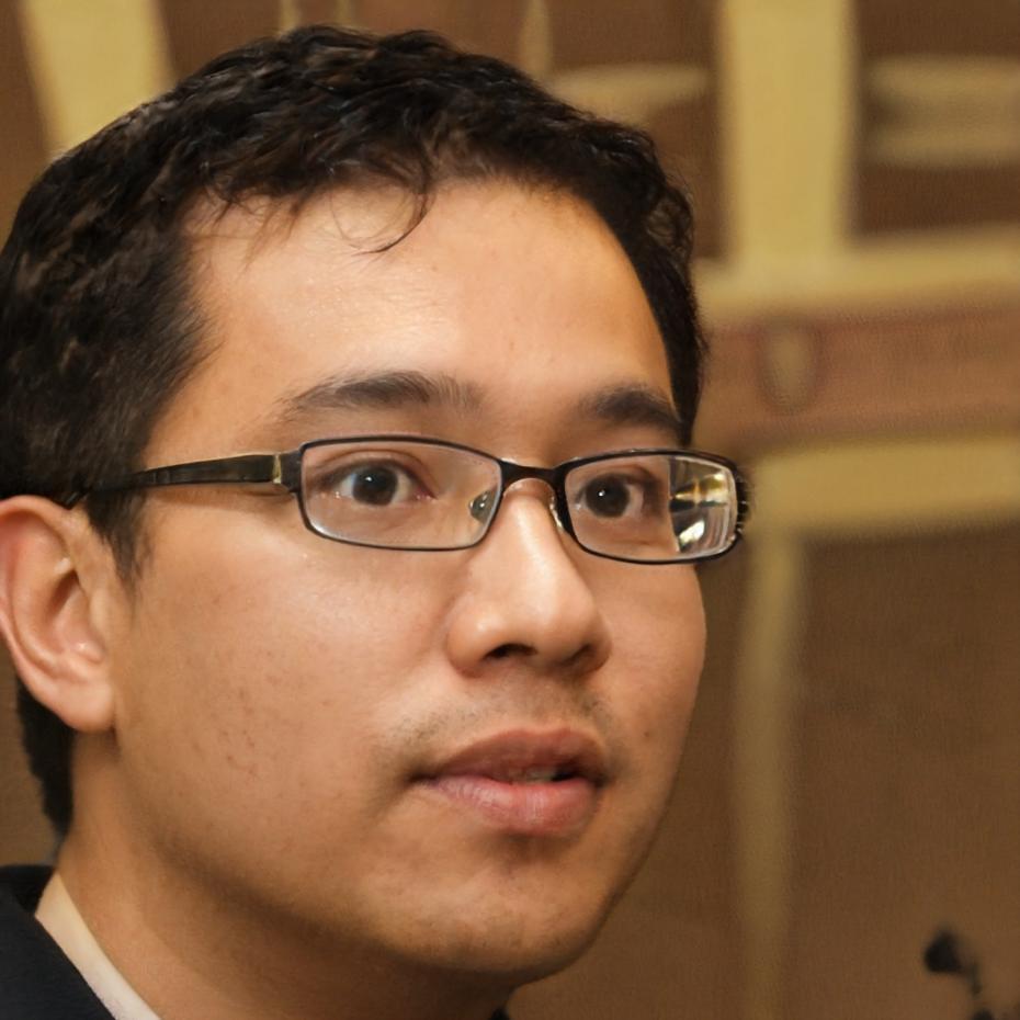 Quinton Eldridge presenting market analysis